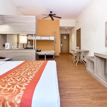 Microtel By Wyndham Boracay Balabag  Экстерьер фото