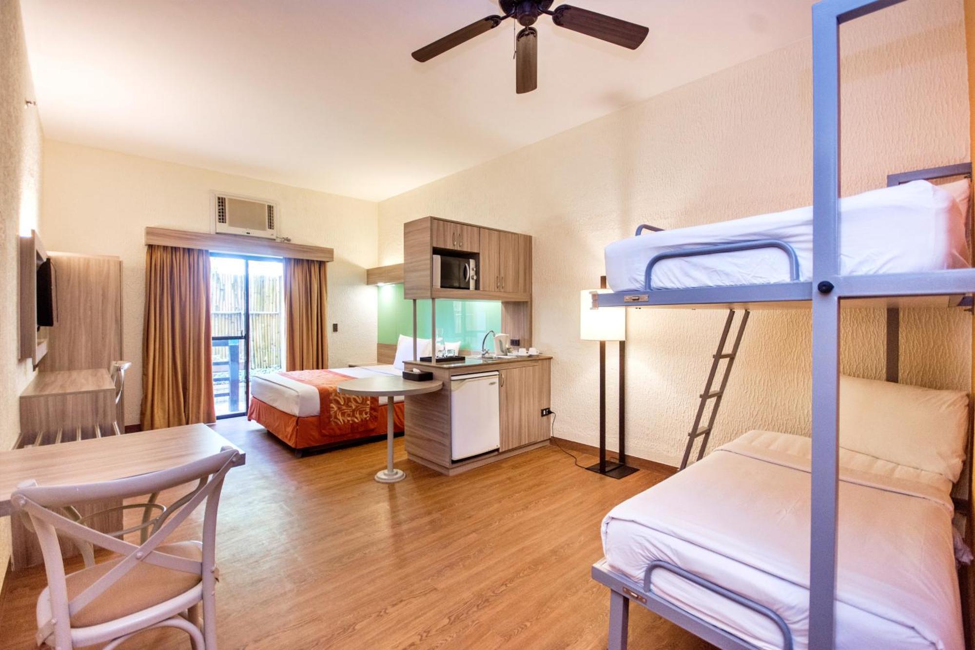 Microtel By Wyndham Boracay Balabag  Экстерьер фото