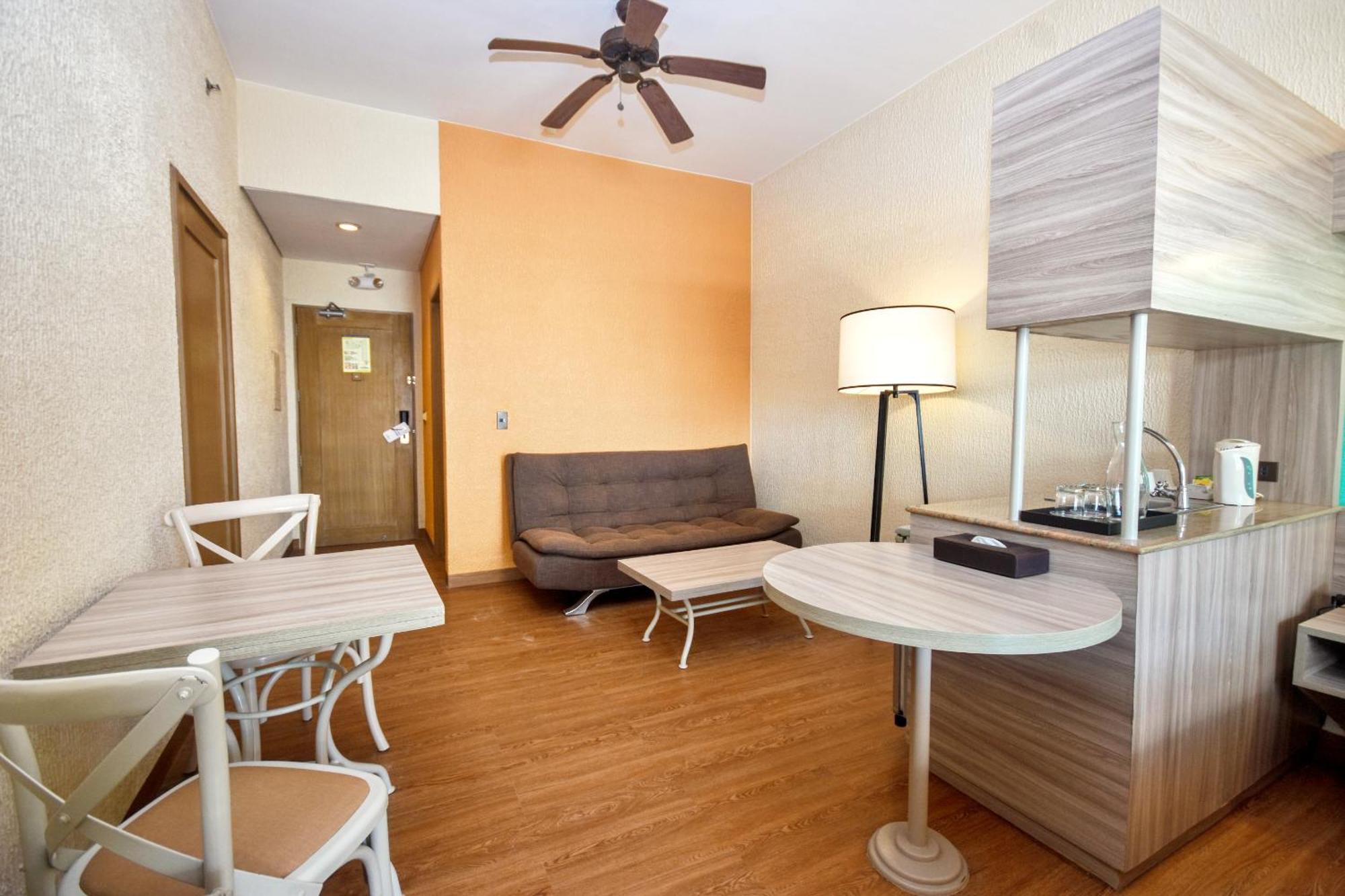 Microtel By Wyndham Boracay Balabag  Экстерьер фото