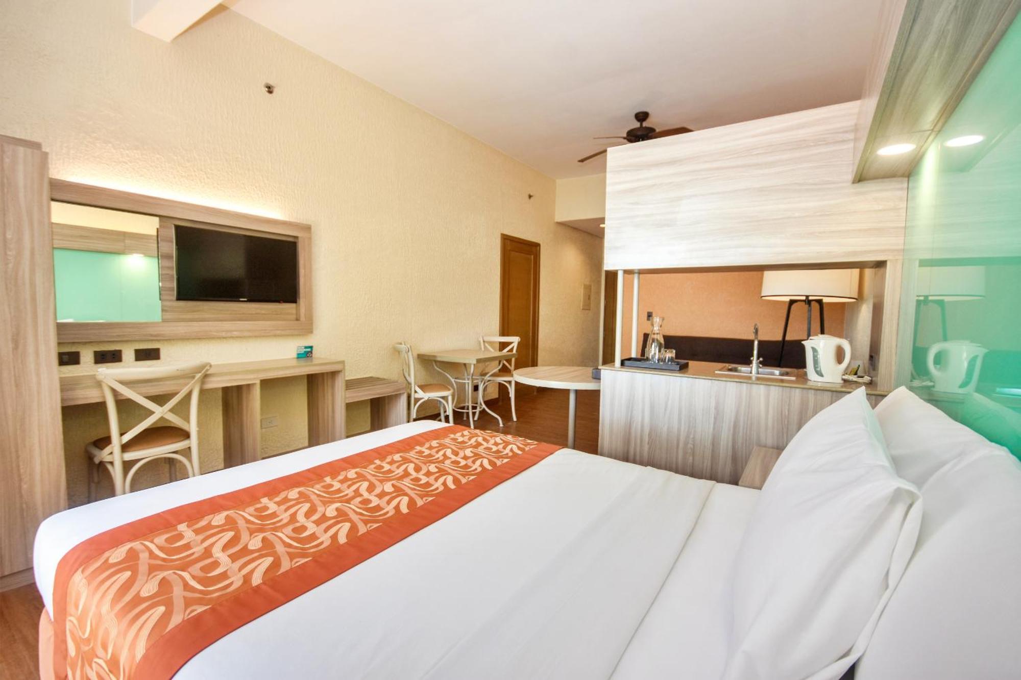 Microtel By Wyndham Boracay Balabag  Экстерьер фото